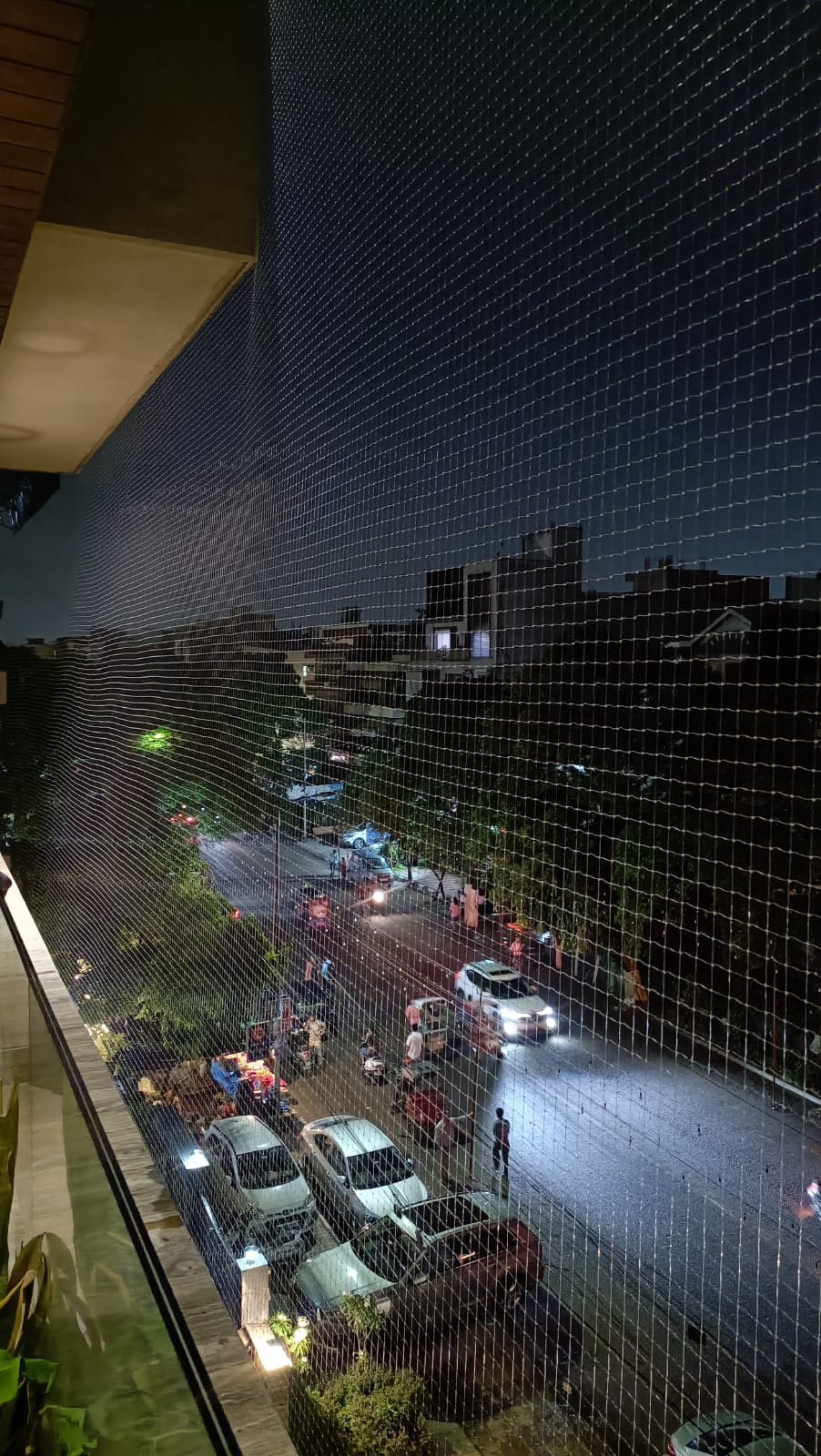 Safety net fitted on balcony grill